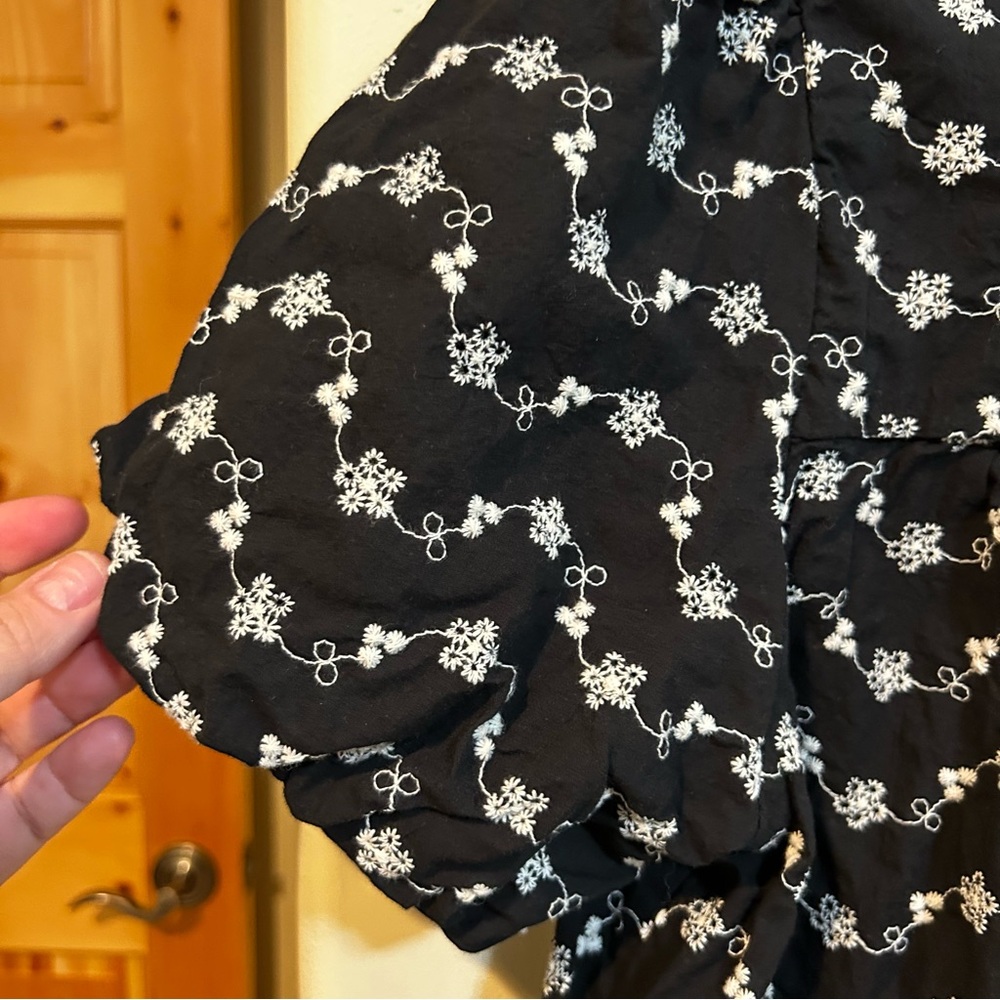 100% Cotton Charming Black and White Floral Blouse - Picture 4 of 9